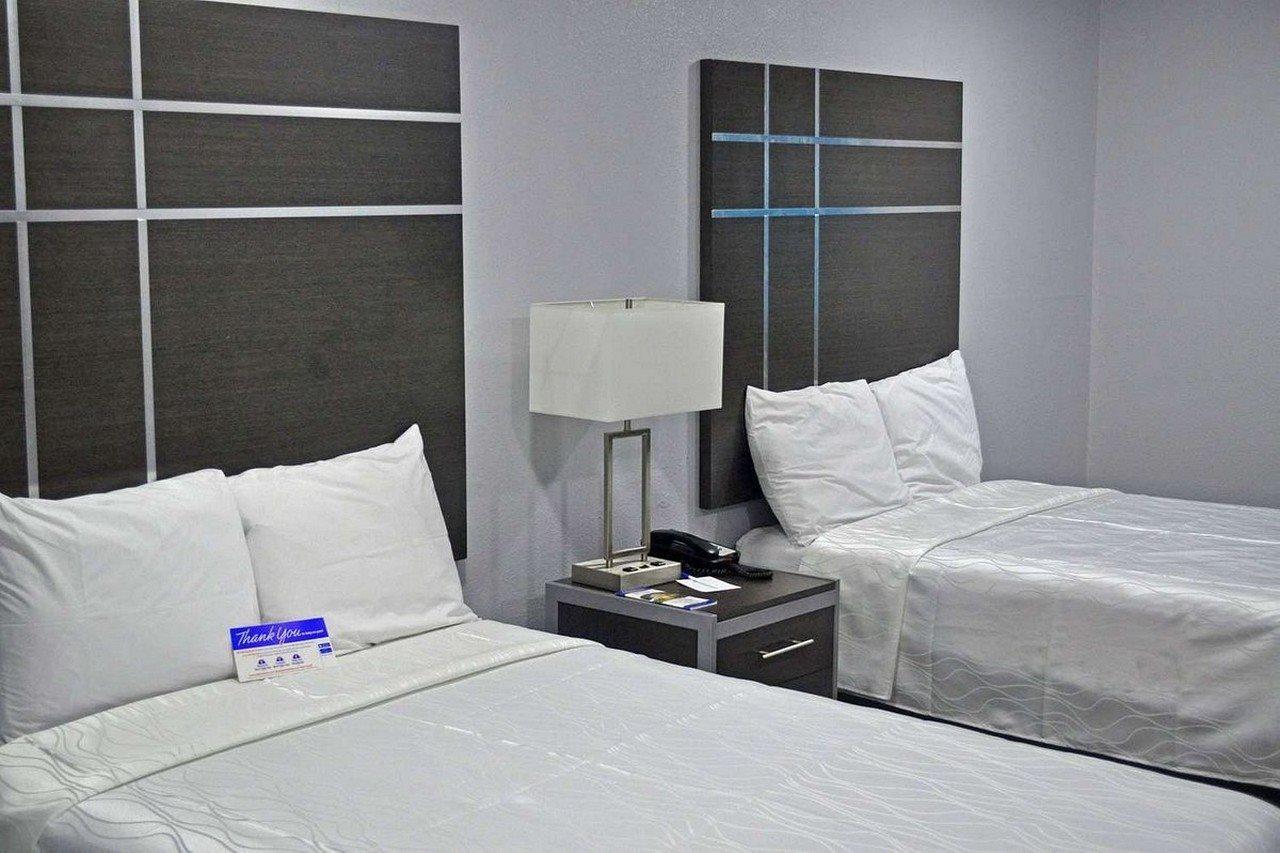 Americas Best Value Inn & Suites Бренем Экстерьер фото