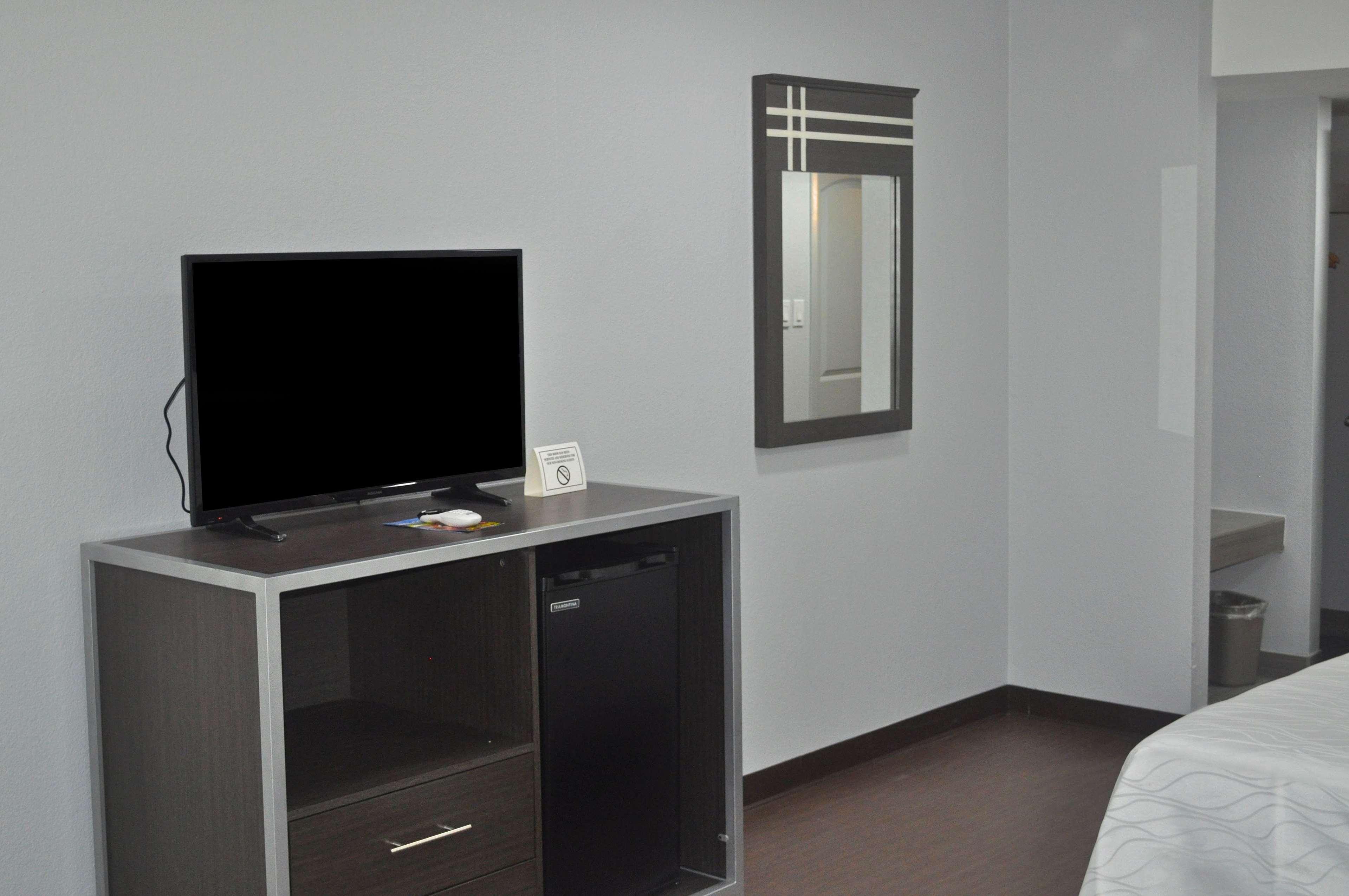 Americas Best Value Inn & Suites Бренем Экстерьер фото
