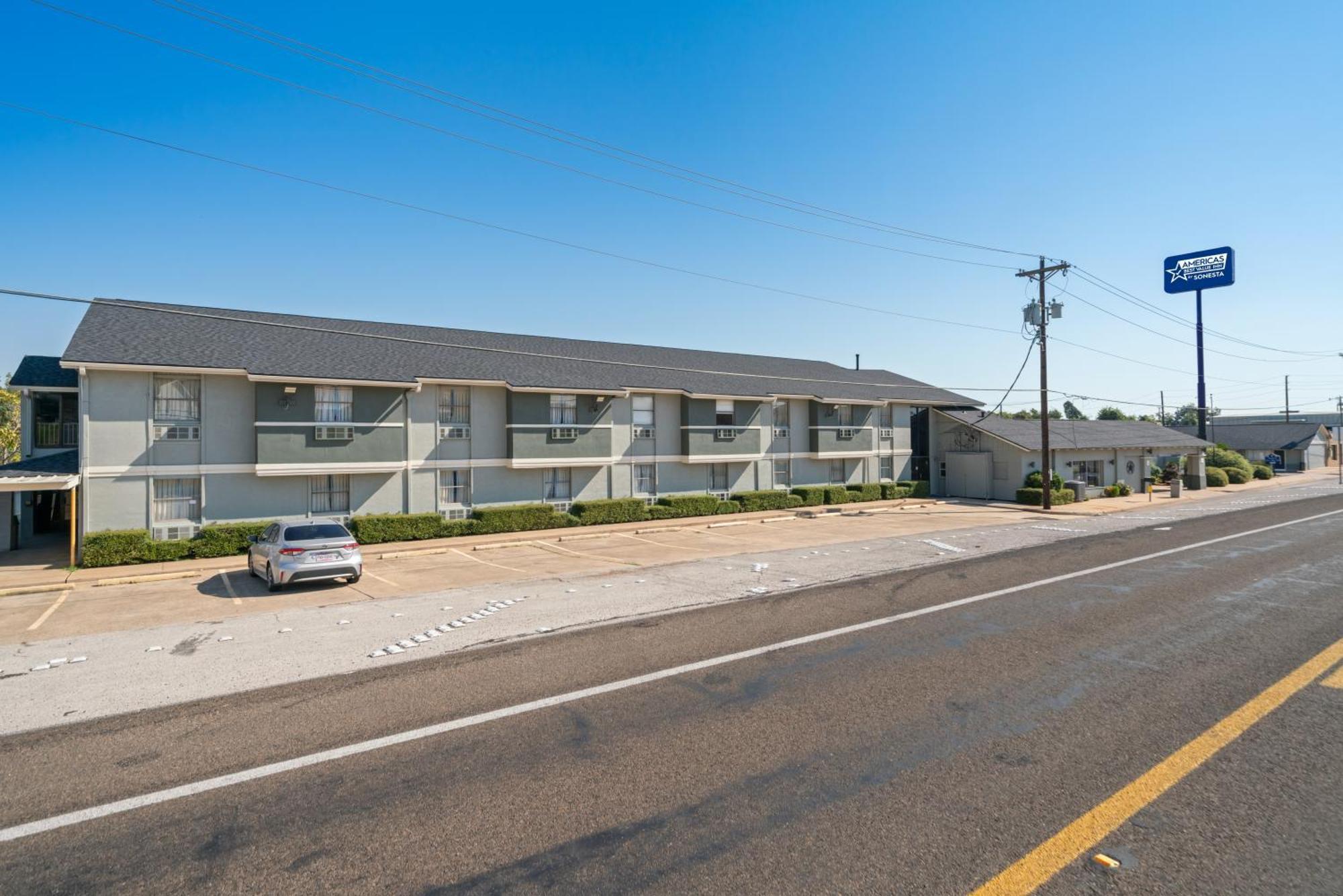 Americas Best Value Inn & Suites Бренем Экстерьер фото