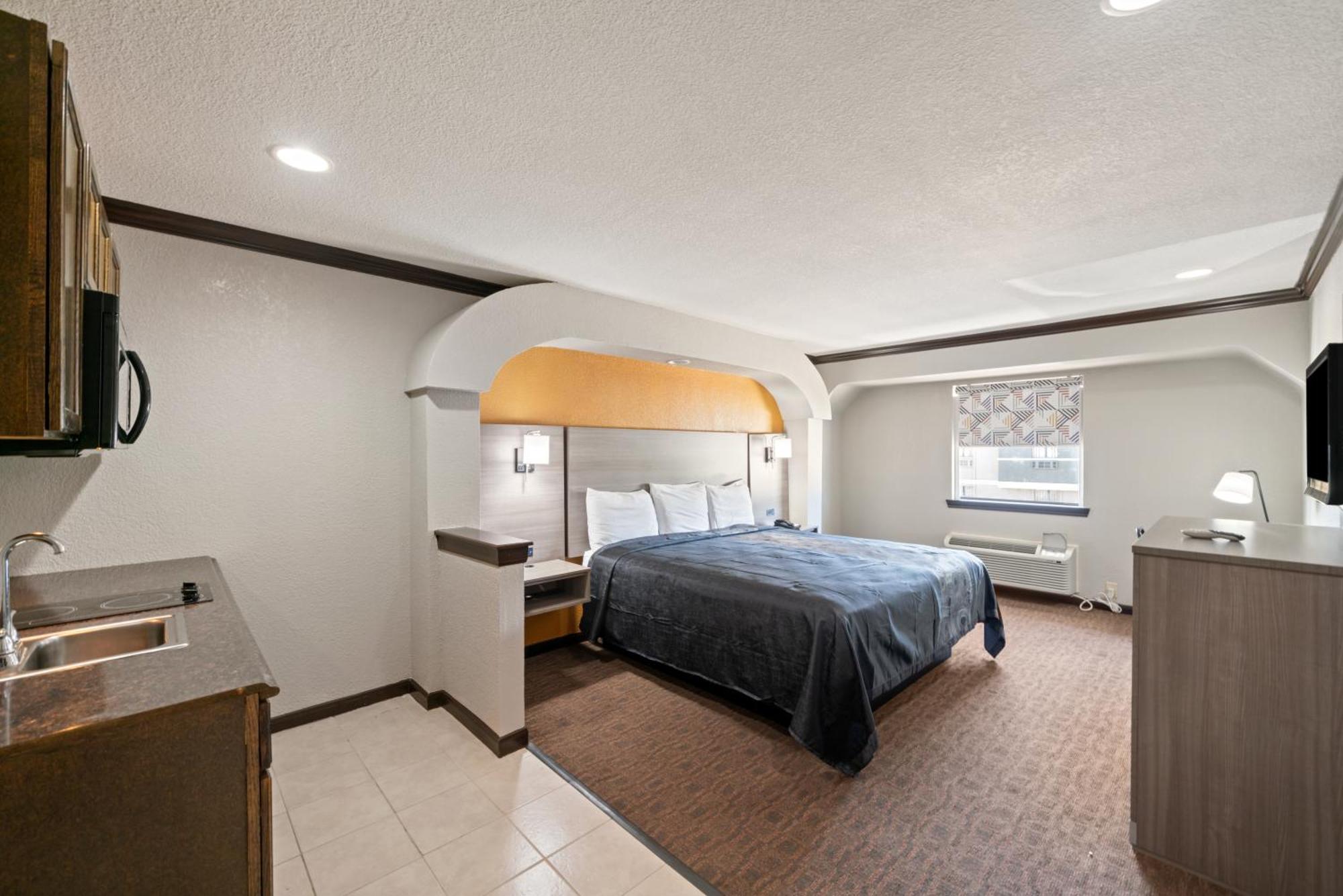 Americas Best Value Inn & Suites Бренем Экстерьер фото