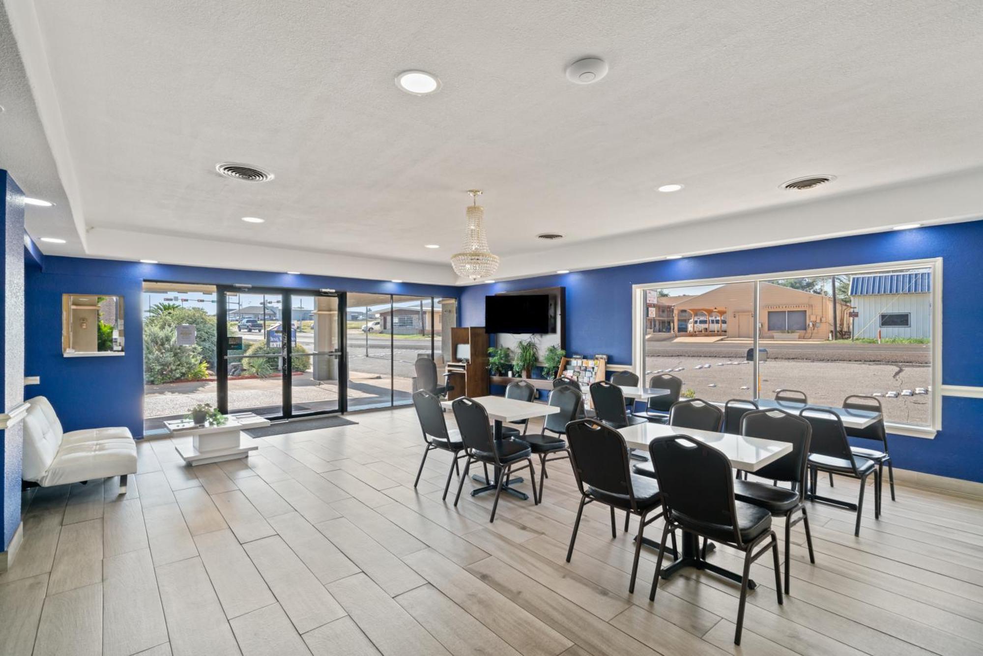 Americas Best Value Inn & Suites Бренем Экстерьер фото