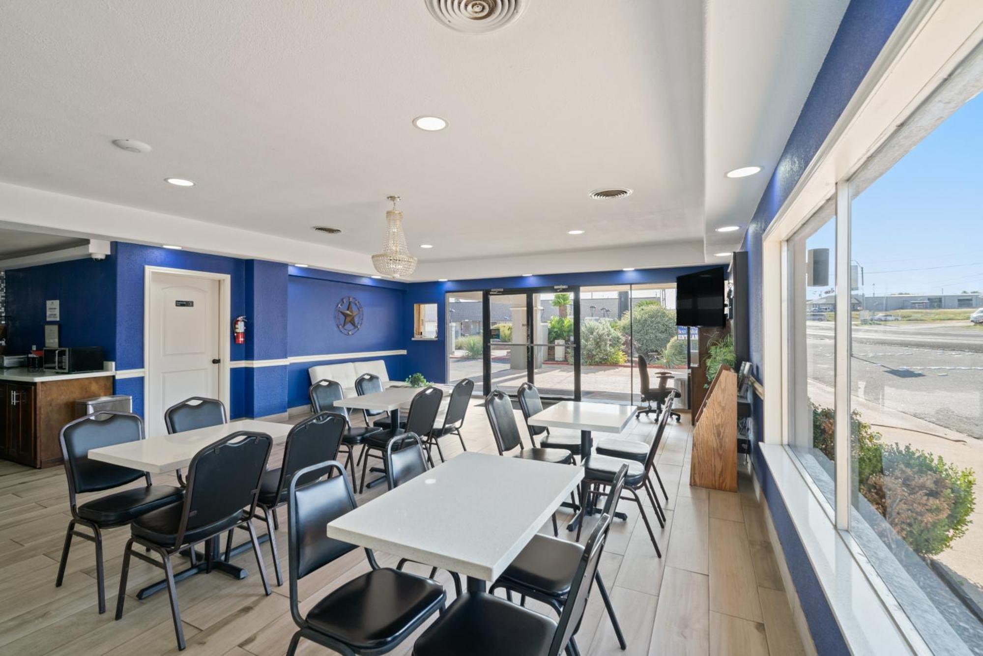 Americas Best Value Inn & Suites Бренем Экстерьер фото