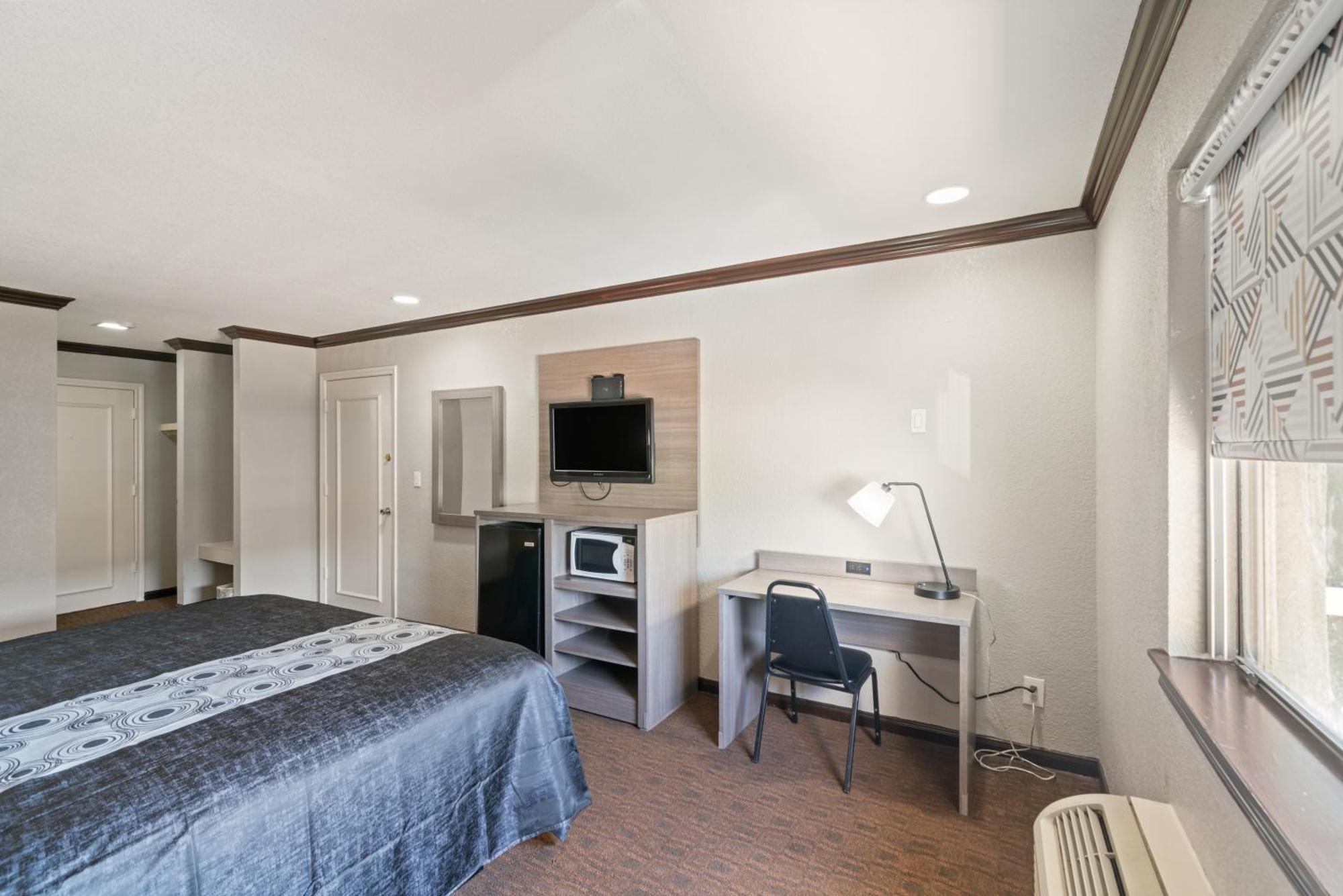 Americas Best Value Inn & Suites Бренем Экстерьер фото