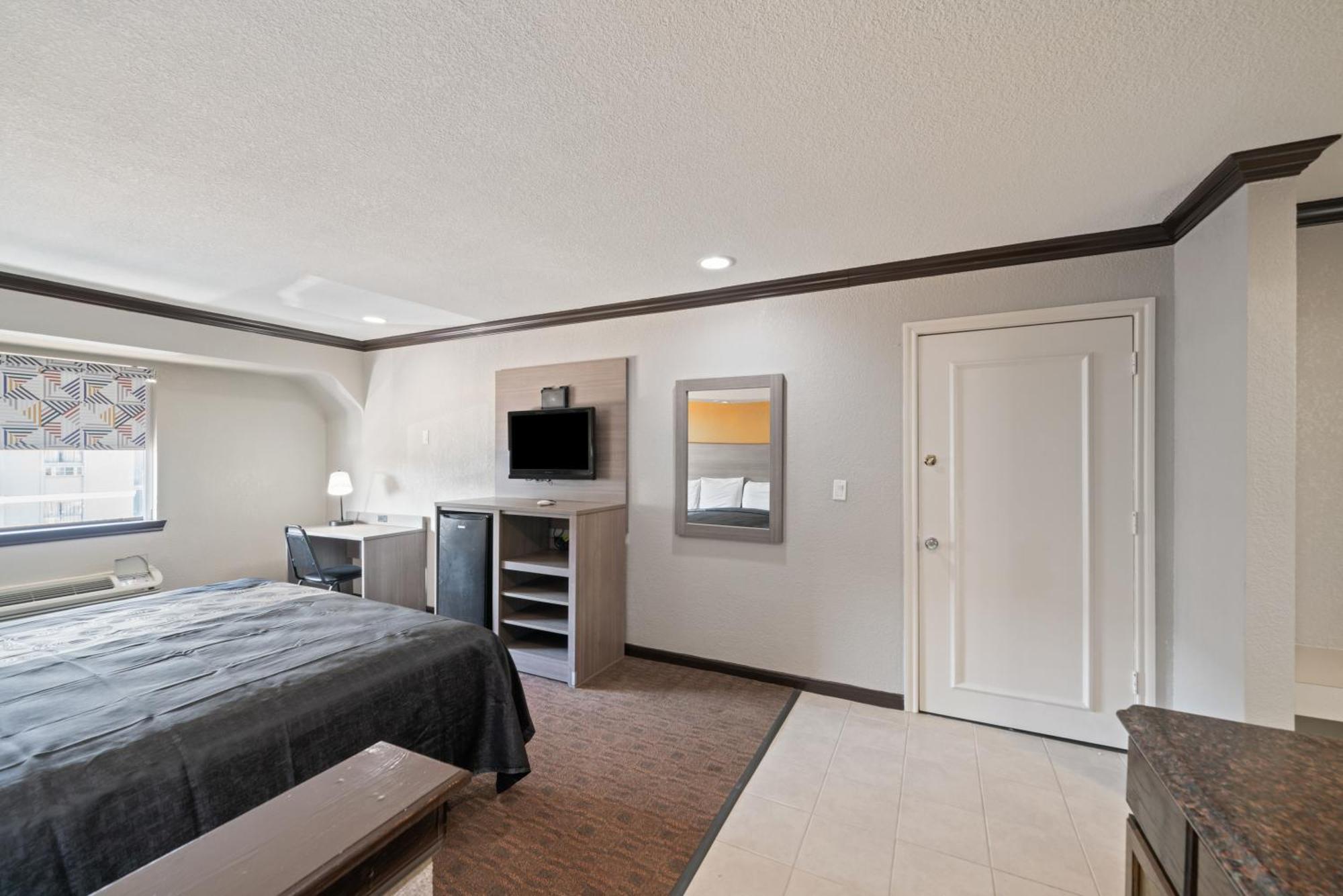 Americas Best Value Inn & Suites Бренем Экстерьер фото