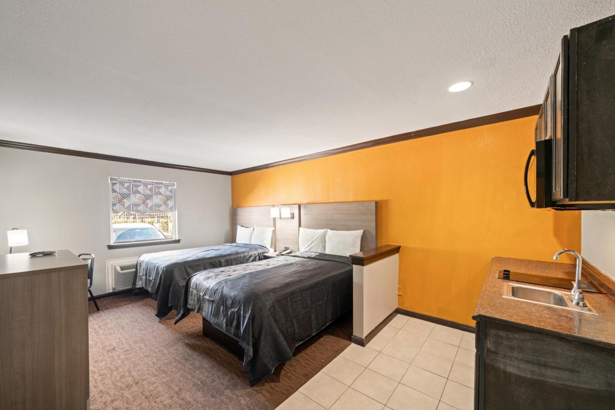 Americas Best Value Inn & Suites Бренем Экстерьер фото