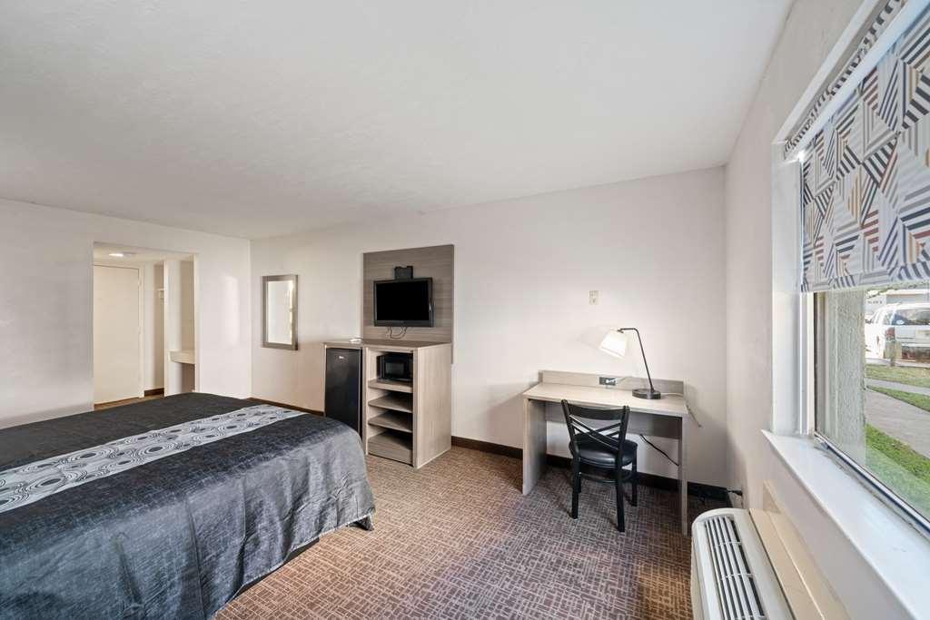 Americas Best Value Inn & Suites Бренем Номер фото
