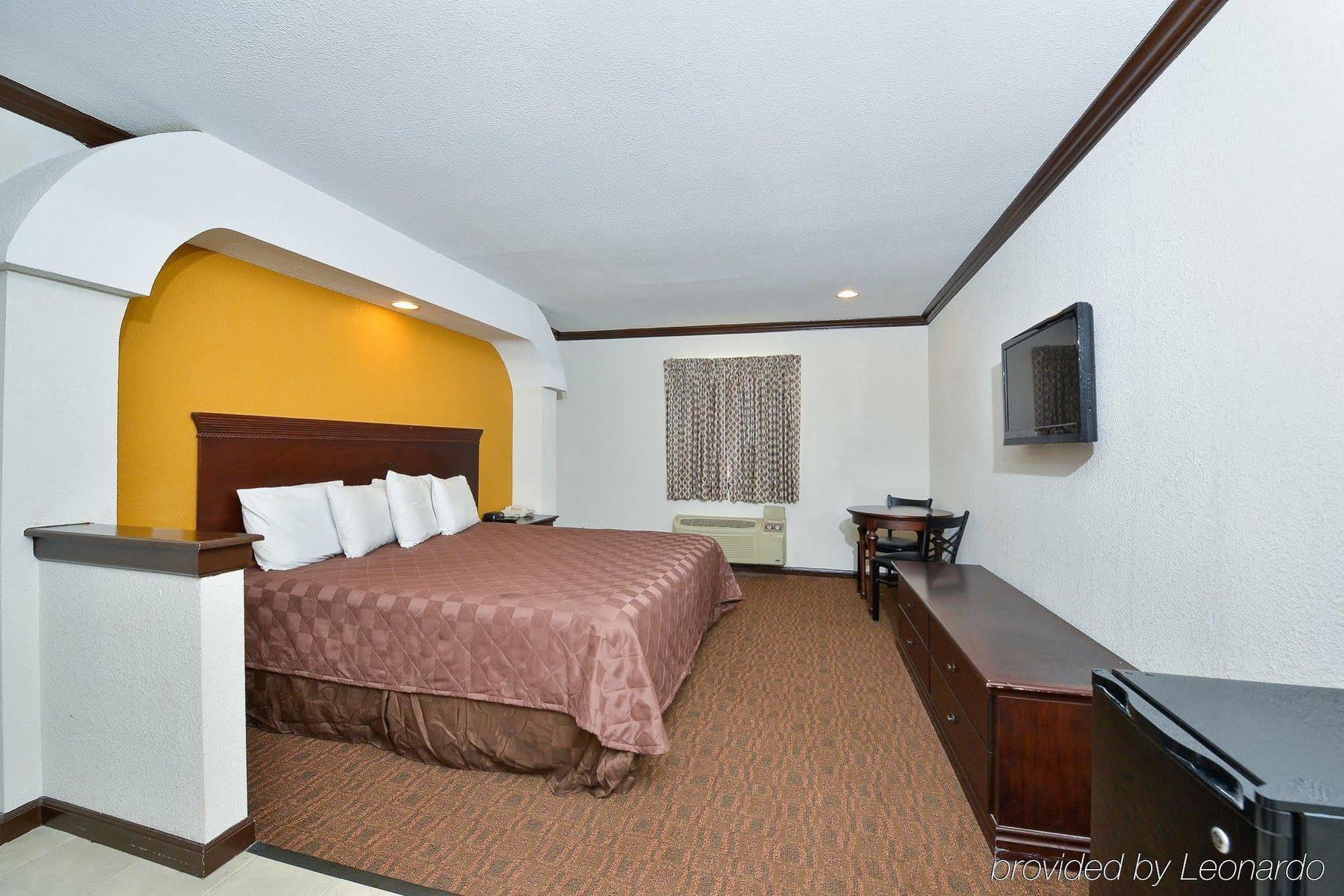 Americas Best Value Inn & Suites Бренем Экстерьер фото
