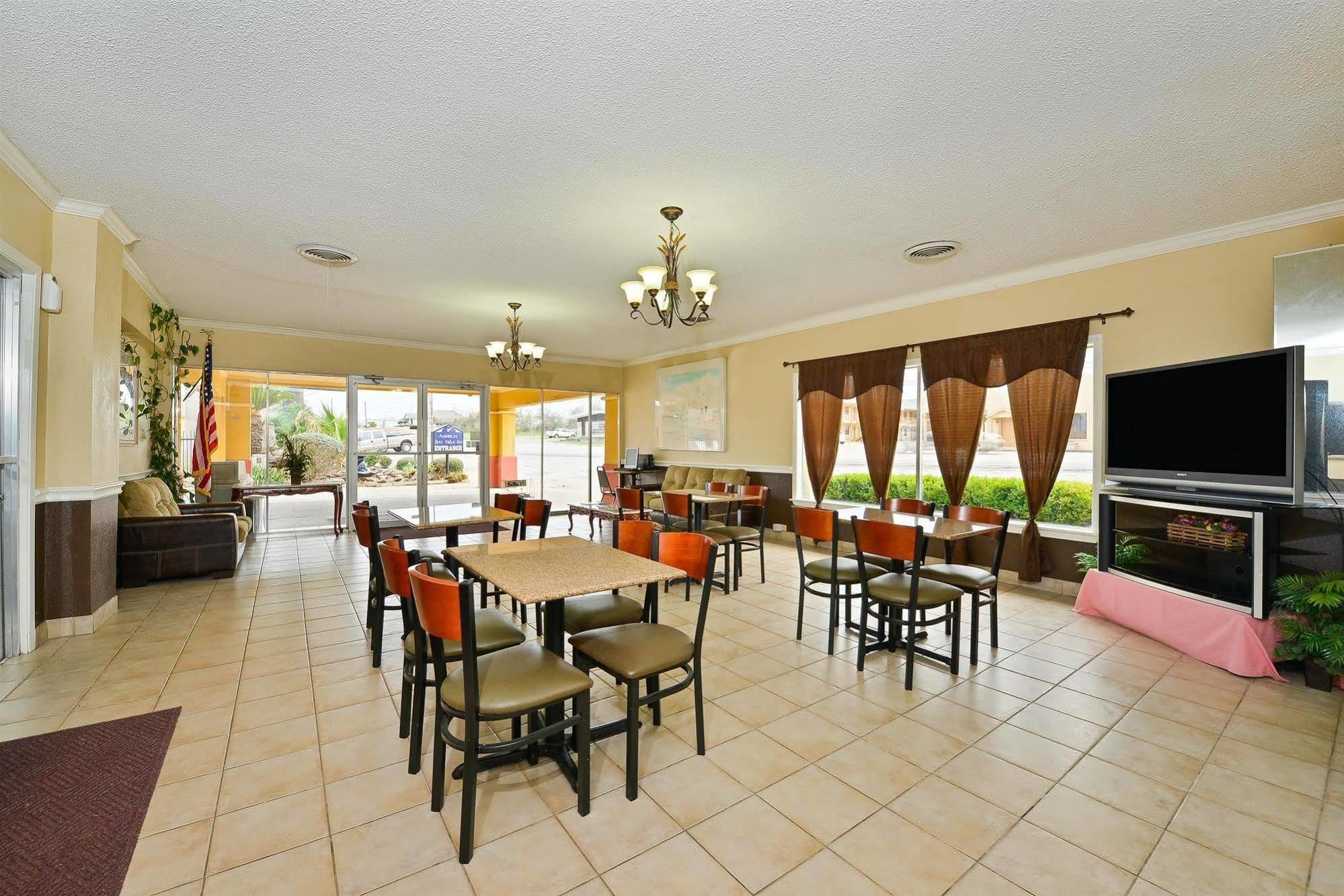 Americas Best Value Inn & Suites Бренем Экстерьер фото