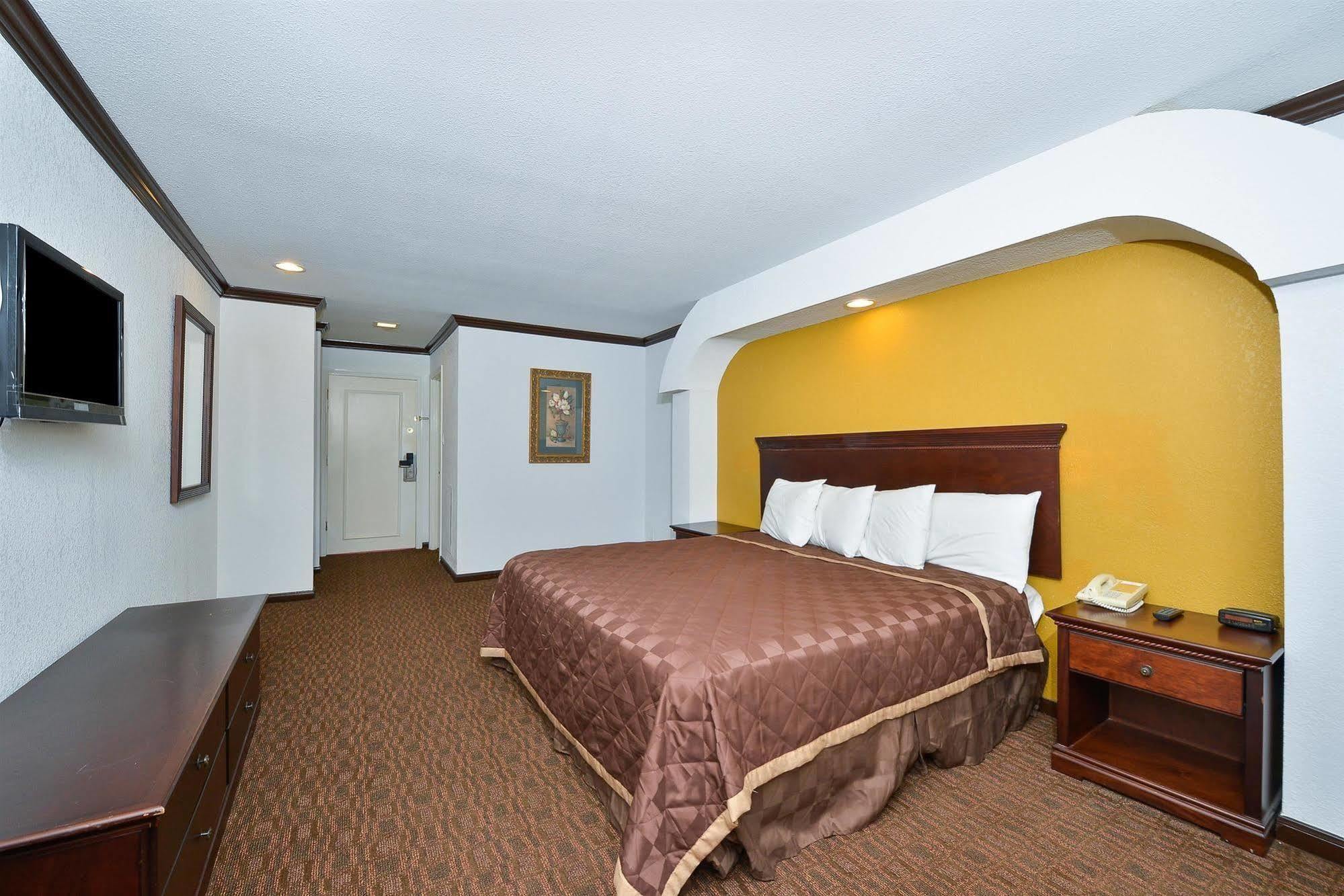 Americas Best Value Inn & Suites Бренем Экстерьер фото